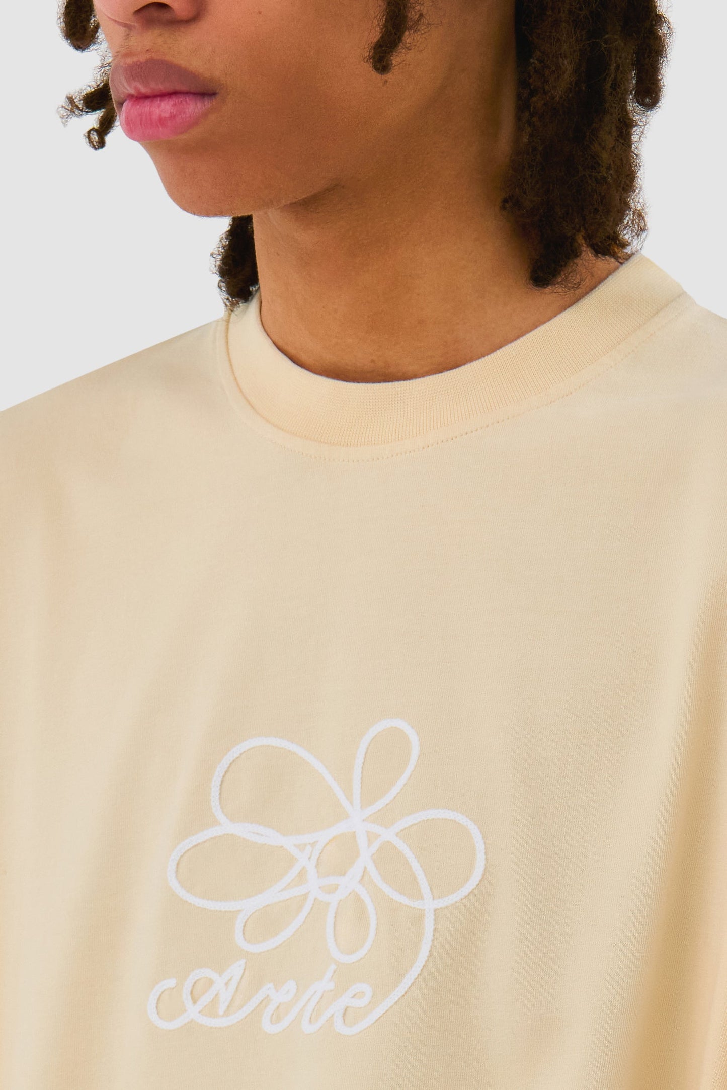 FLOWERS EMBROIDERY T-SHIRT CREAM